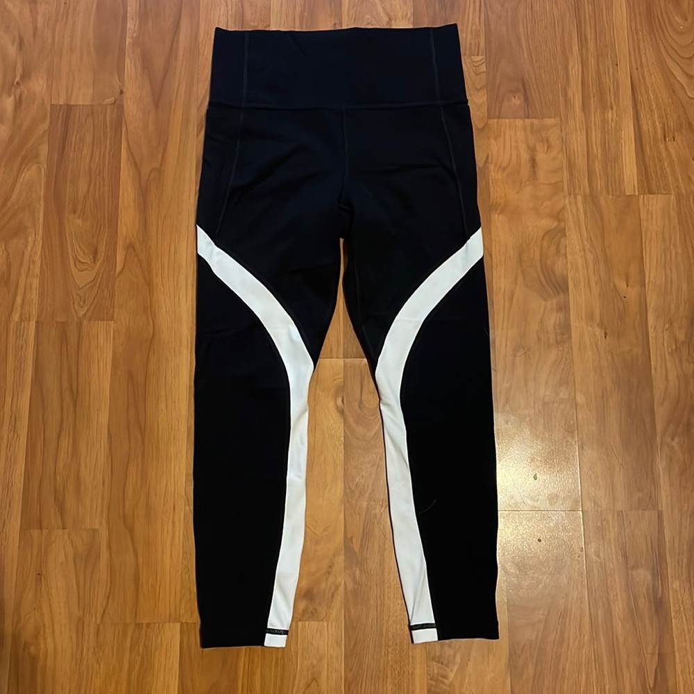 Athleta Salutation Stash Pocket 7/8 Tight